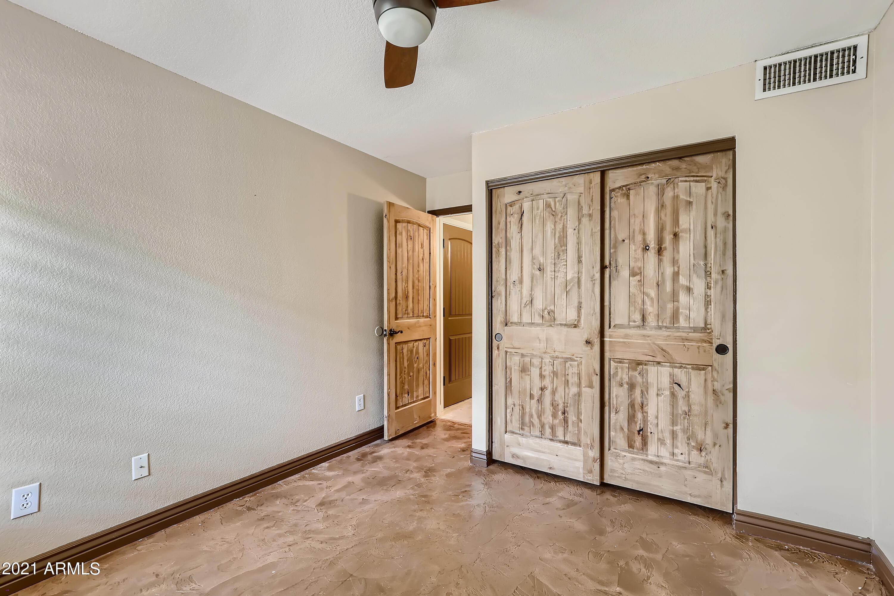 4821 East Swilling Road Phoenix, AZ 85054 - Photo 25 of 33 25-494123060-38 Bedroom
