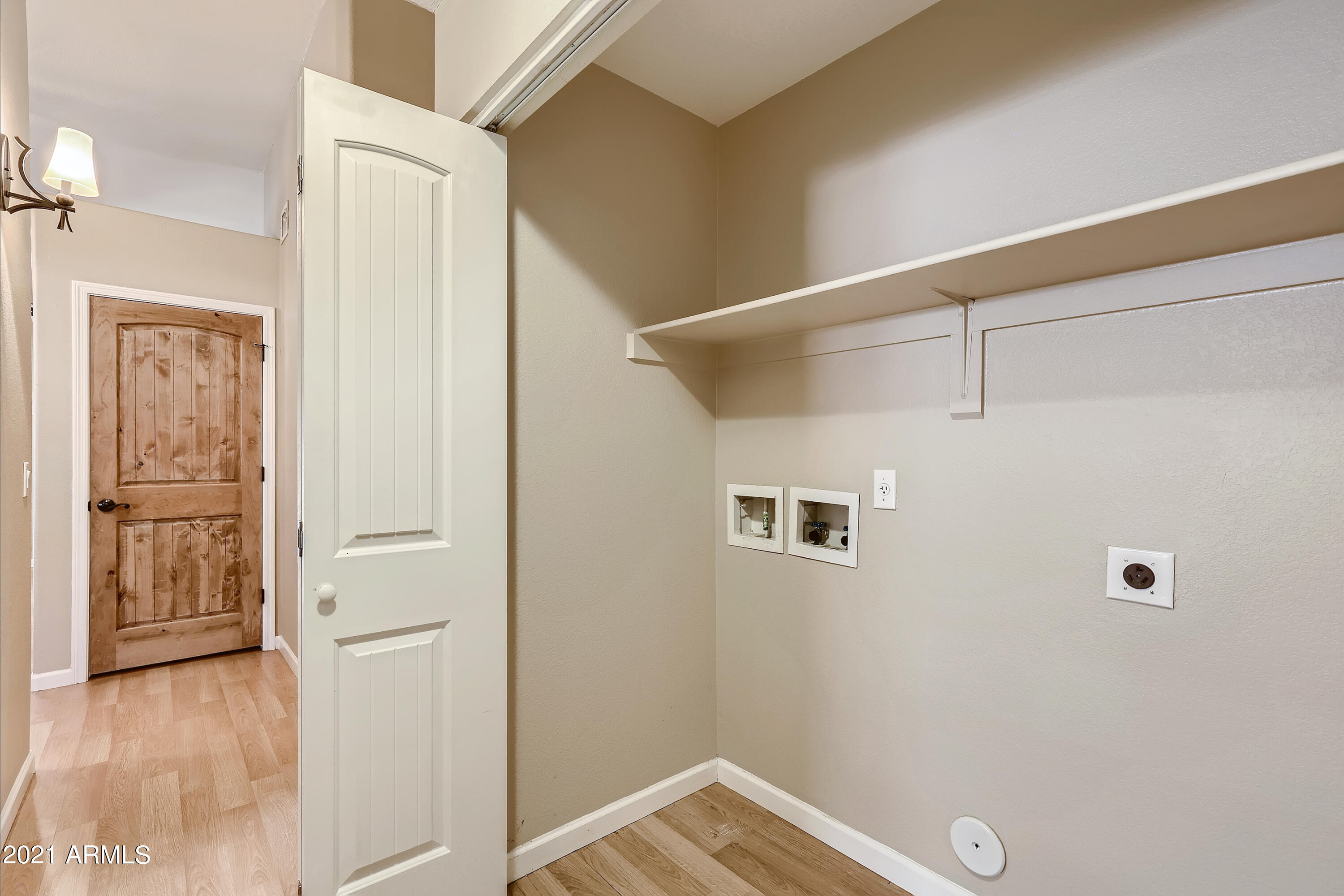 4821 East Swilling Road Phoenix, AZ 85054 - Photo 27 of 33 27-581735966-40 Laundry Room