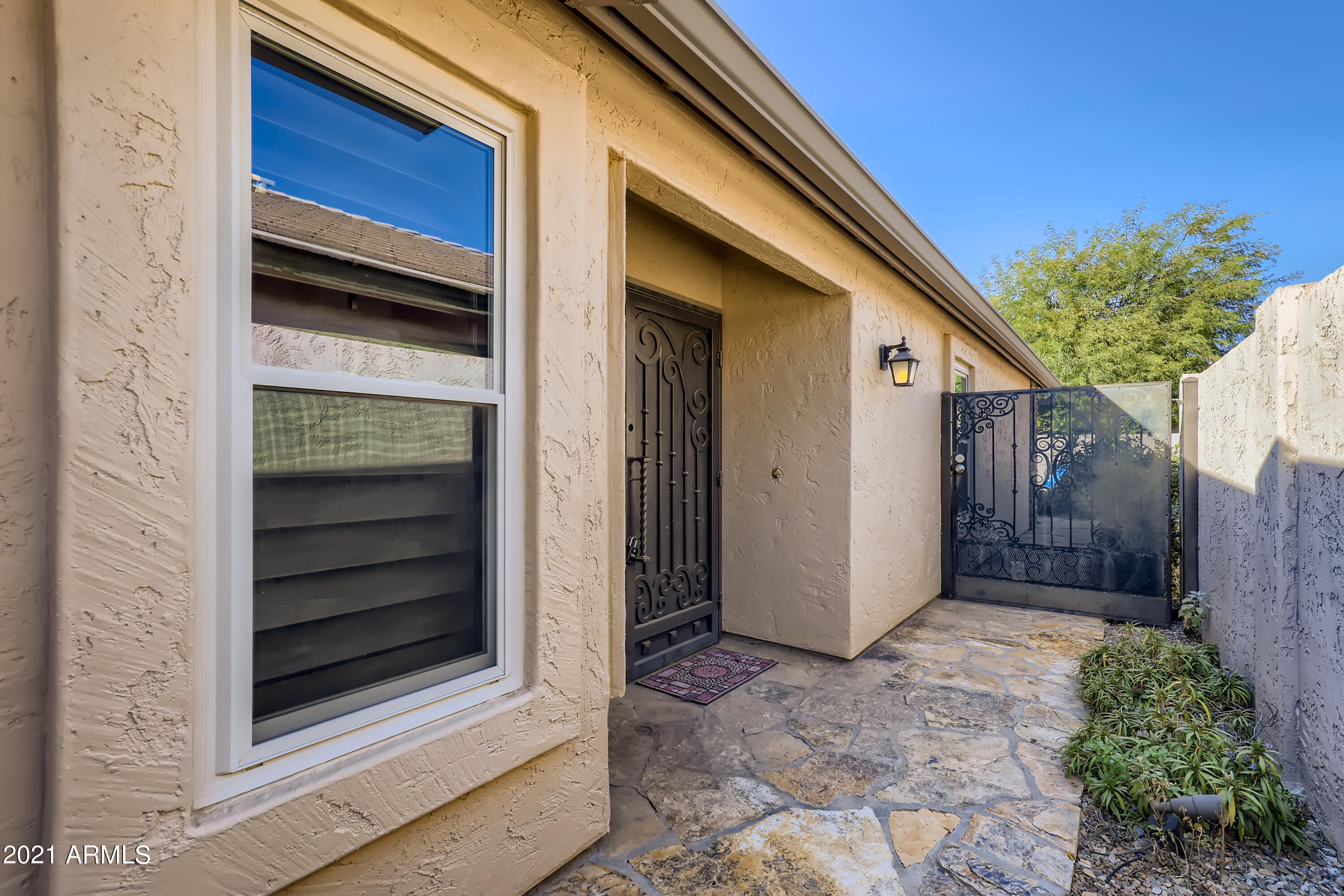4821 East Swilling Road Phoenix, AZ 85054 - Photo 3 of 33 3-097532644-06 Exterior Front Entry