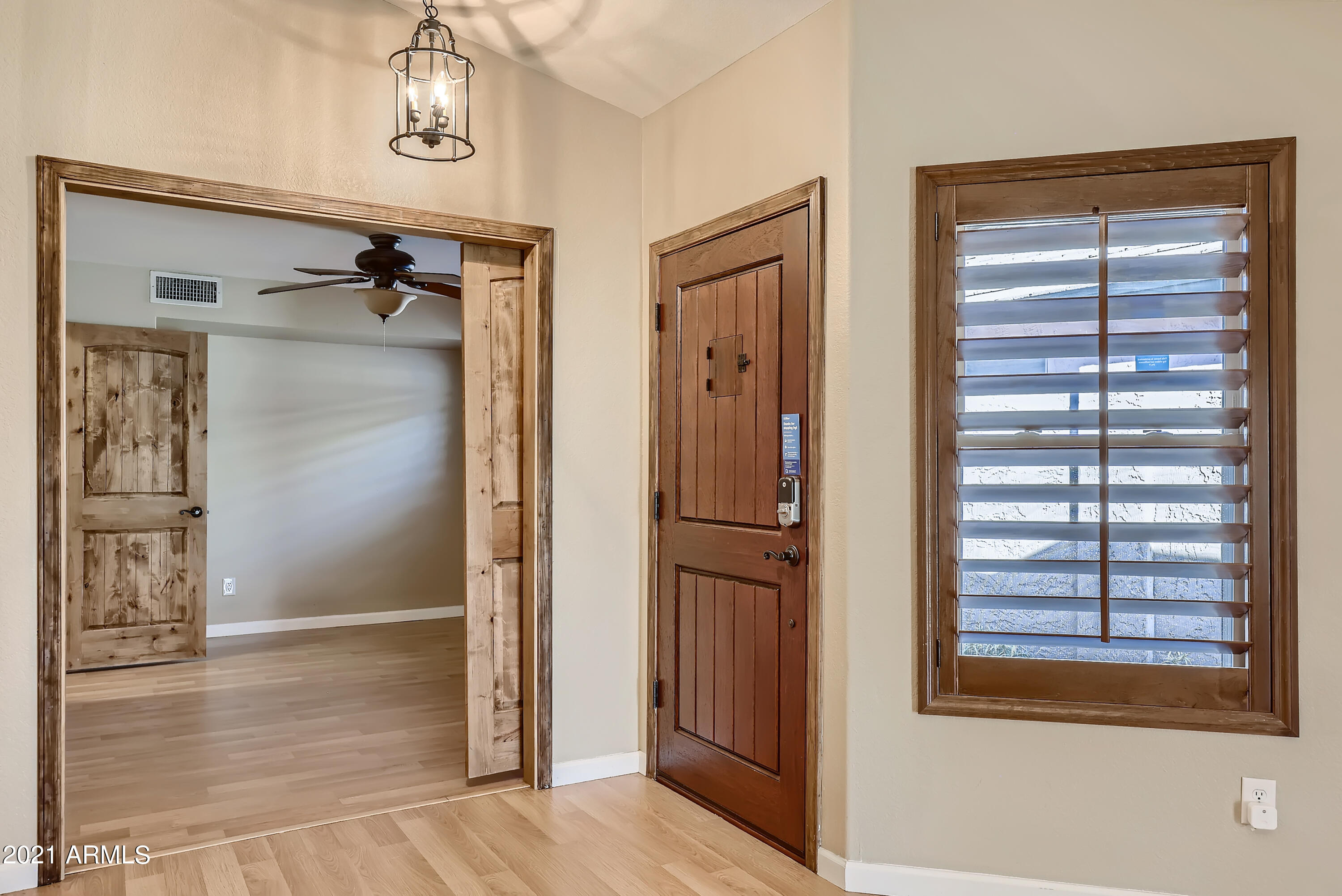 4821 East Swilling Road Phoenix, AZ 85054 - Photo 4 of 33 4-390220270-09 Foyer