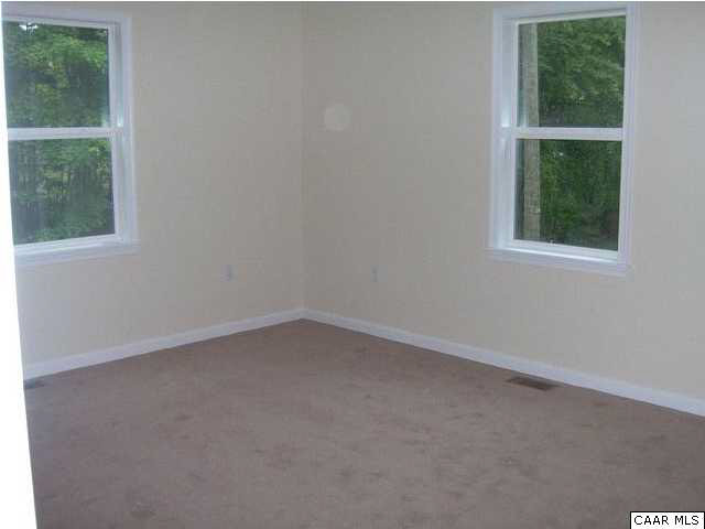 621 Buffalo Road Dillwyn, VA 23936 - Photo 6 of 6 an empty room with a window