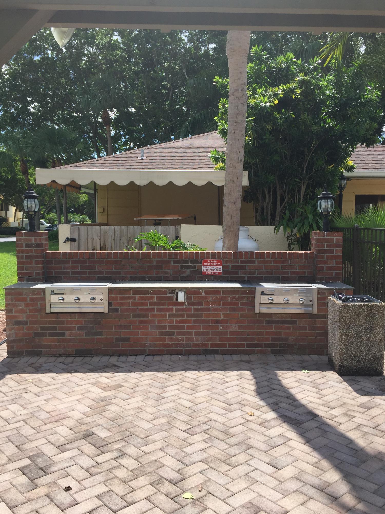 6094 Glendale Drive Boca Raton, FL 33433 - Photo 8 of 32 Outdoor Grill's