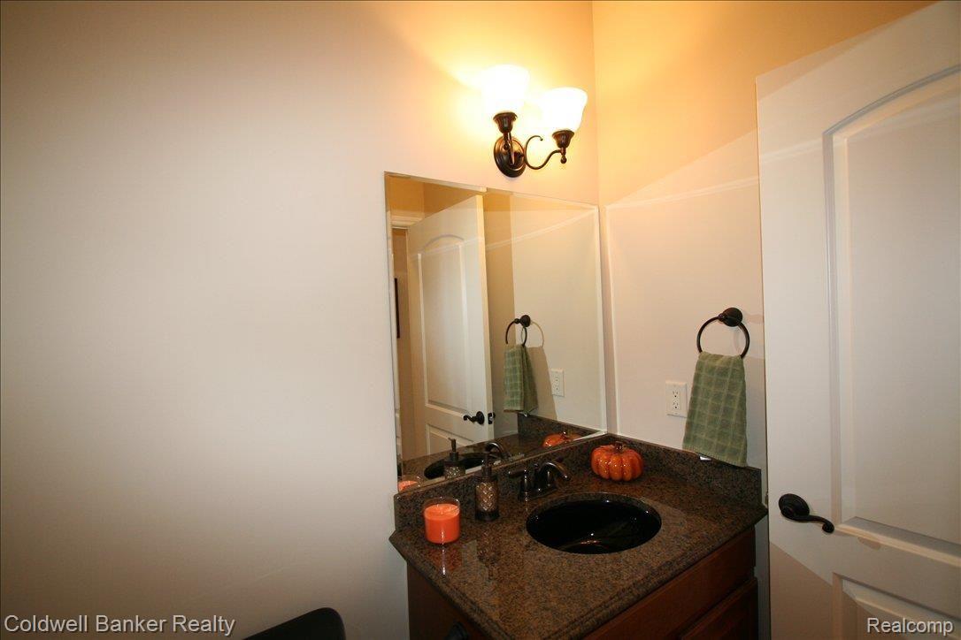 23615 Dunston Road Novi, MI 48375 - Photo 9 of 21 Powder Room