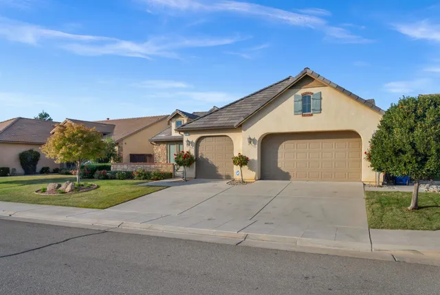 $649,850 | 3267 Portals Avenue, Clovis, CA 93619