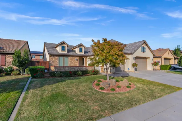 $649,850 | 3267 Portals Avenue, Clovis, CA 93619