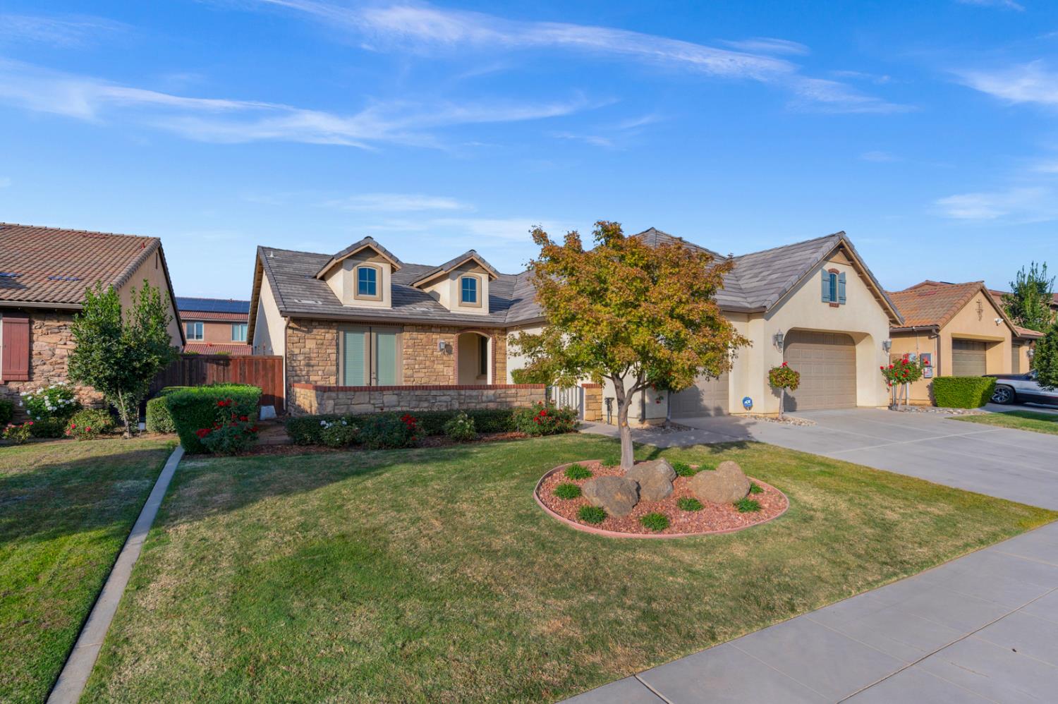 3267 Portals Avenue Clovis, CA 93619 - Photo 13 of 69 a front view of a house with a yard