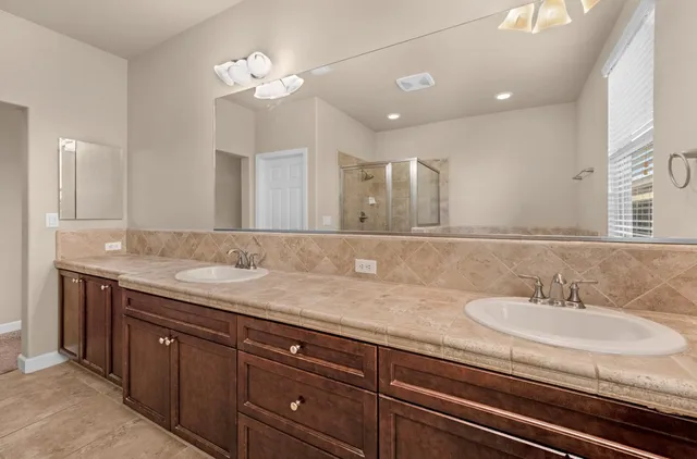 $649,850 | 3267 Portals Avenue, Clovis, CA 93619