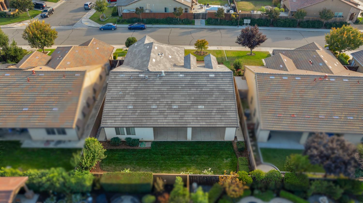 3267 Portals Avenue Clovis, CA 93619 - Photo 66 of 69 a view of a house with a yard and sitting area