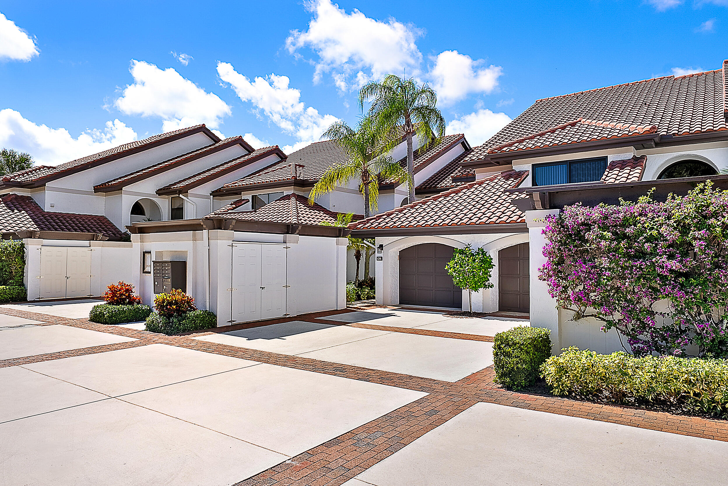 16647 Traders Crossing North, Unit 126 Jupiter, FL 33477 - Photo 3 of 45 a front view of a house with garden