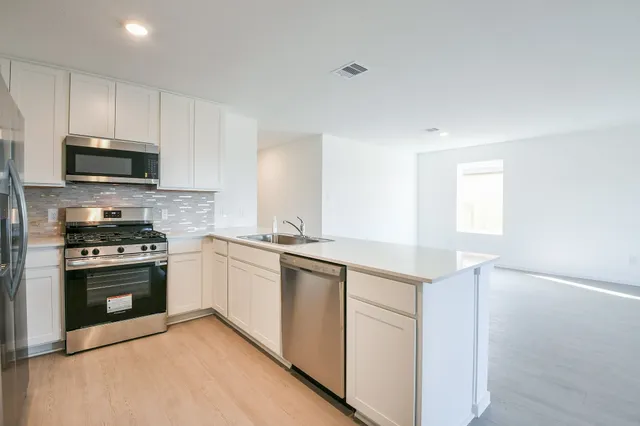 $2,150 | 2519 American Ruby Drive, Rosharon, TX 77583