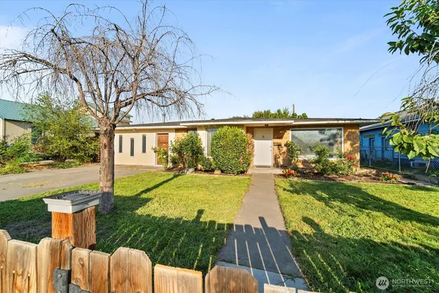 $327,500 | 837 South Hawthorne Street, Kennewick, WA 99336