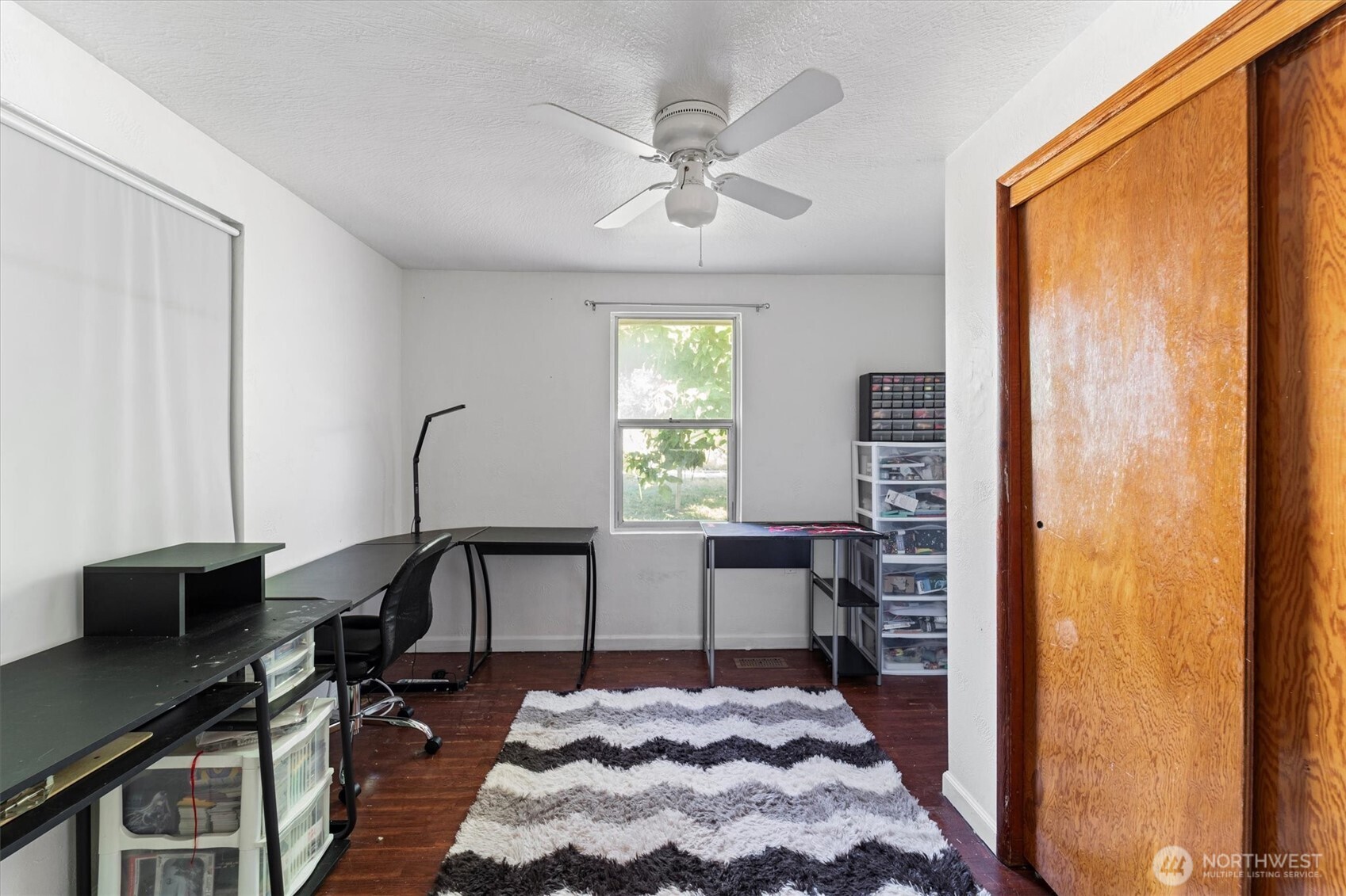 837 South Hawthorne Street Kennewick, WA 99336 - Photo 12 of 18 a view of a workspace with furniture and a window