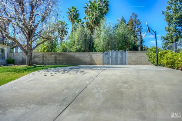 $750,000 | Undisclosed Address, Bakersfield, CA 93306
