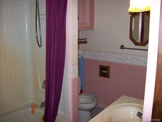 67 Gray Road Lapeer, MI 48446 - Photo 7 of 10 Gray bath2.JPG