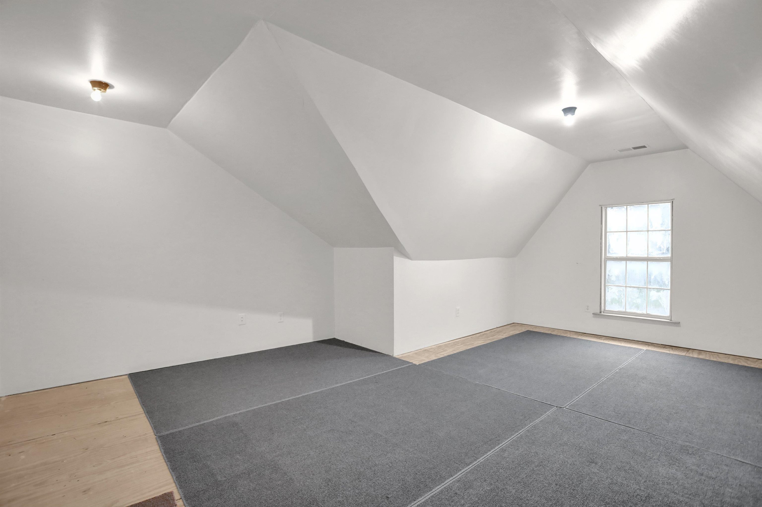 2159 Purple Leaf Lane Memphis, TN 38016 - Photo 14 of 14 an empty room with windows