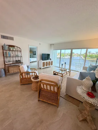 $4,250 | 390 North Federal Highway, Unit 203, Deerfield Beach, FL 33441