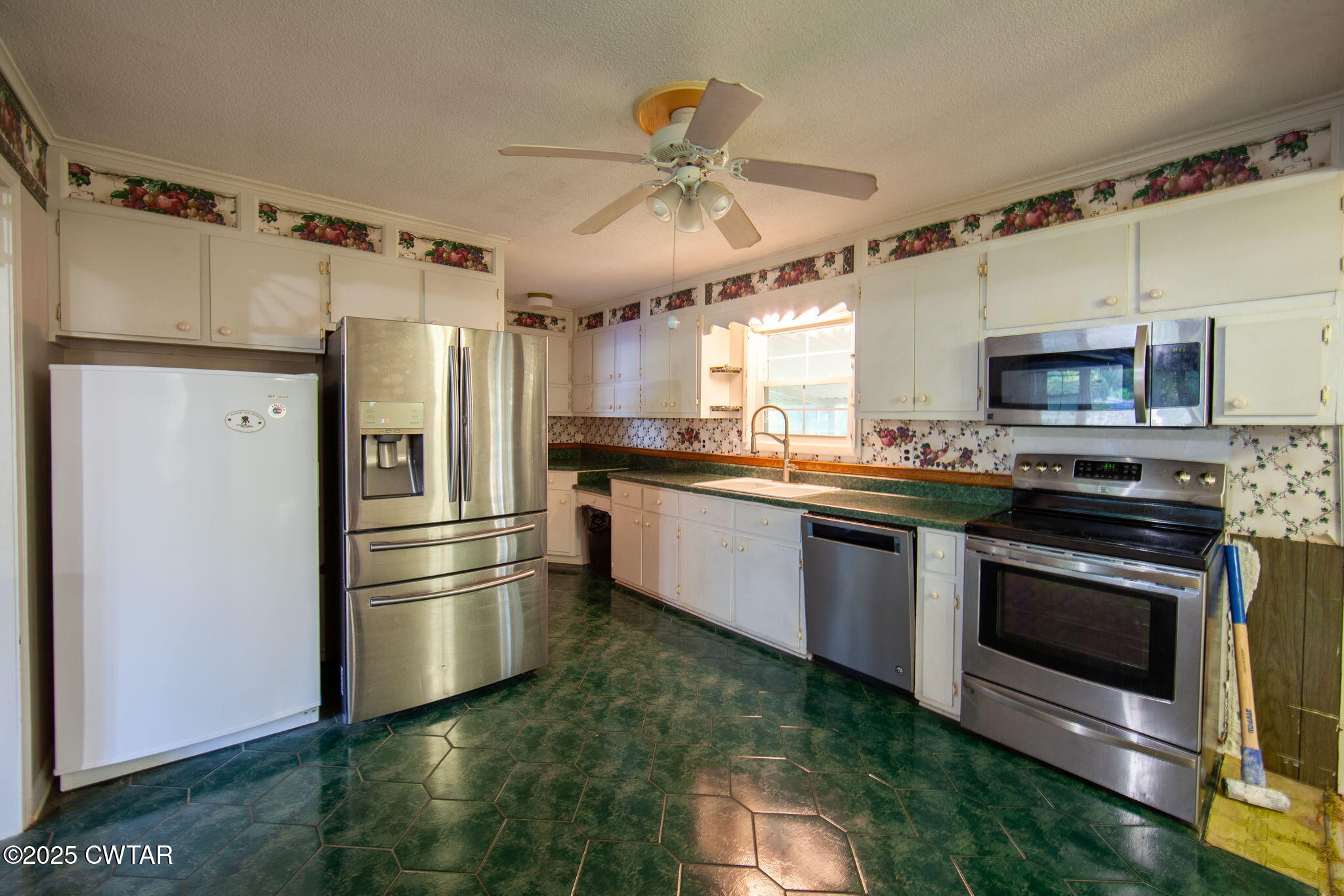 228 Gobelet Road Medon, TN 38356 - Photo 3 of 23 a kitchen with granite countertop a refrigerator oven a sink and dishwasher