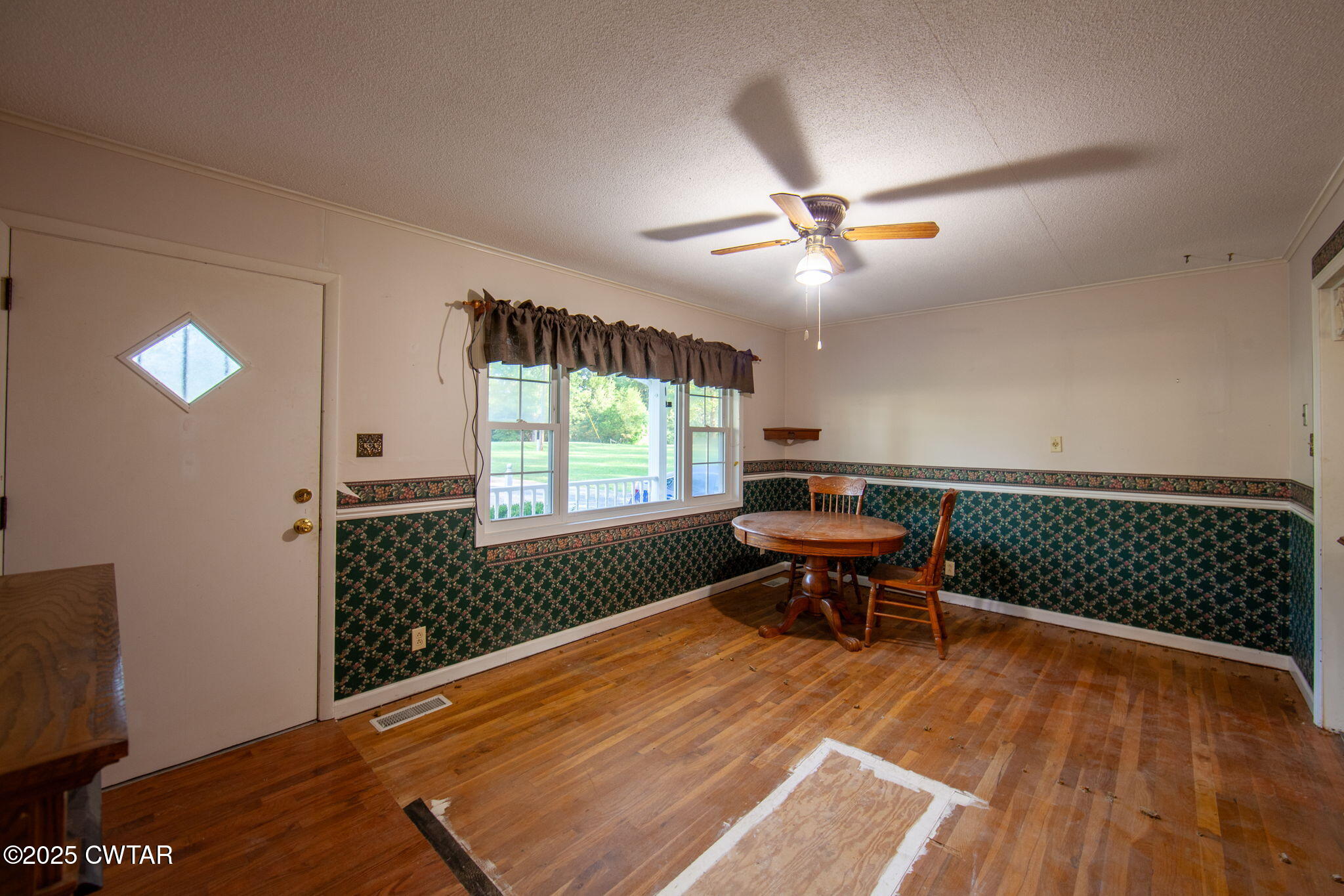 228 Gobelet Road Medon, TN 38356 - Photo 6 of 23 a view of a livingroom with furniture