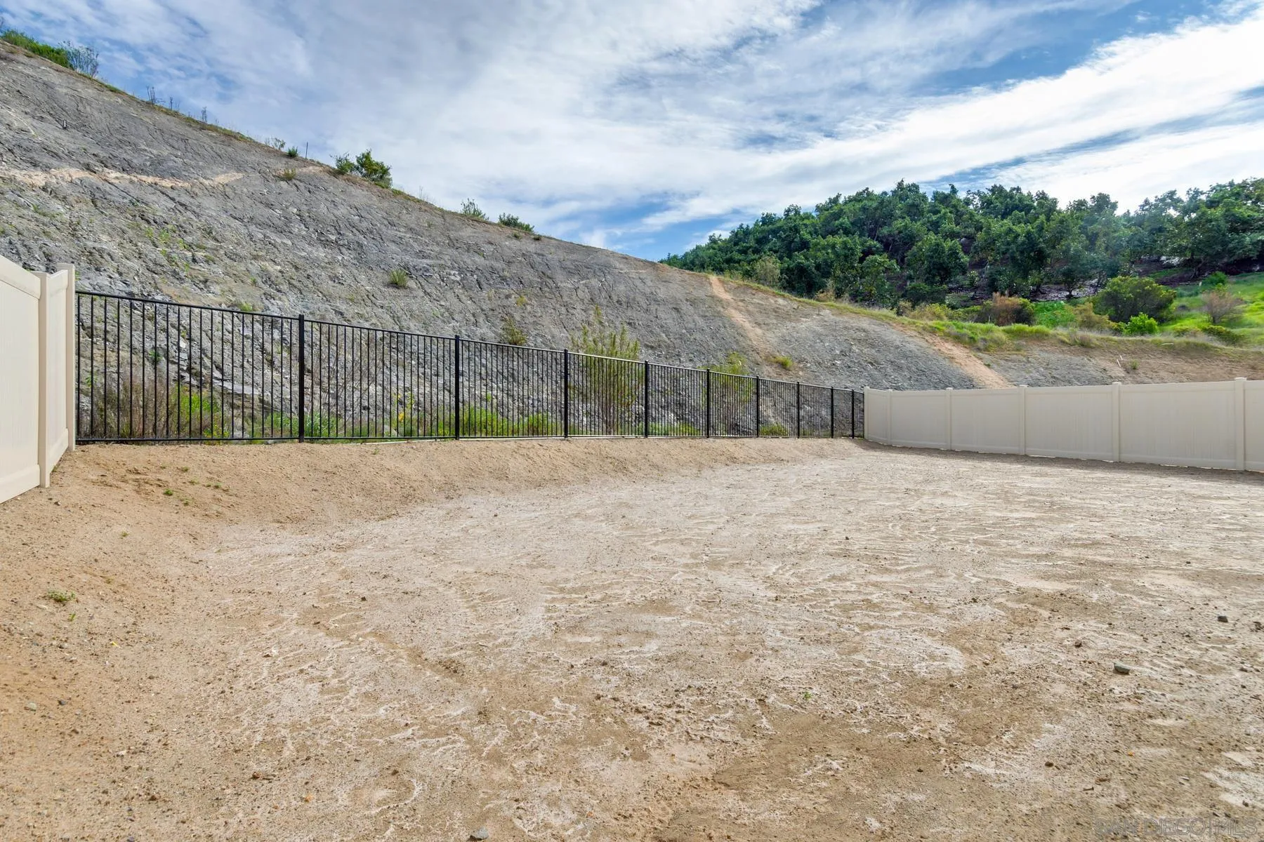 703 Meadowood Street Fallbrook, CA 92028 - Photo 18 of 25