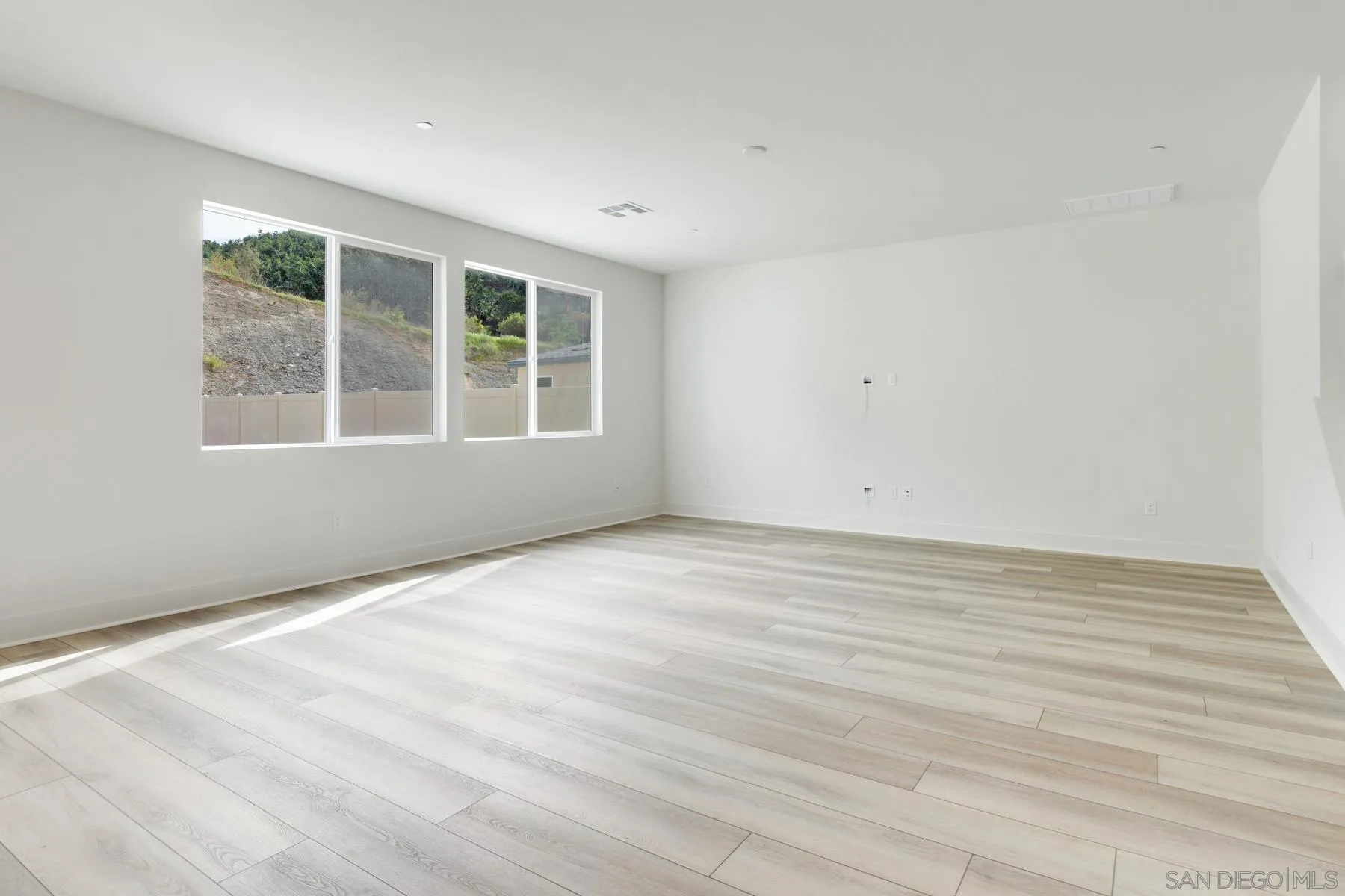 703 Meadowood Street Fallbrook, CA 92028 - Photo 4 of 25