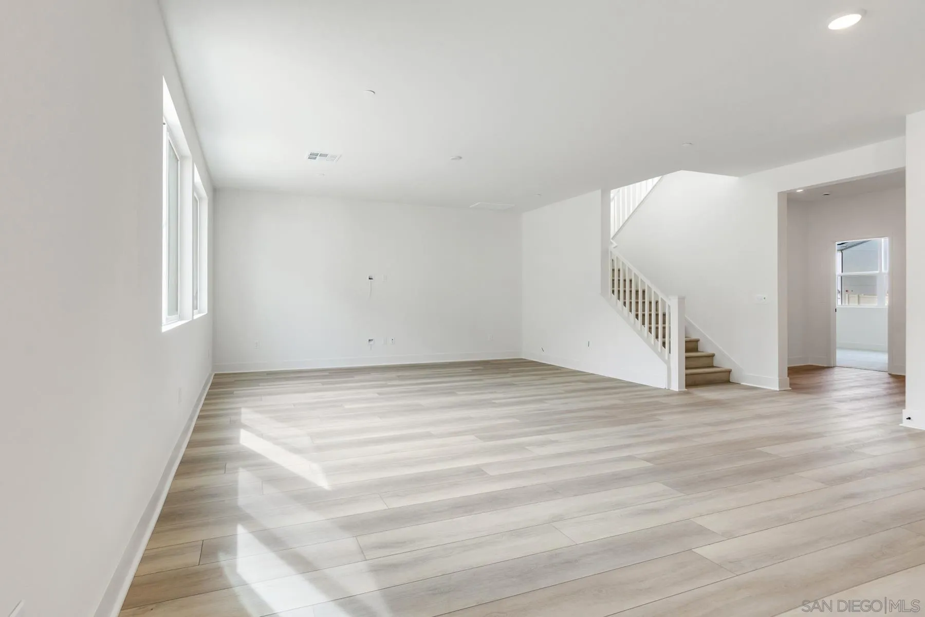 703 Meadowood Street Fallbrook, CA 92028 - Photo 5 of 25