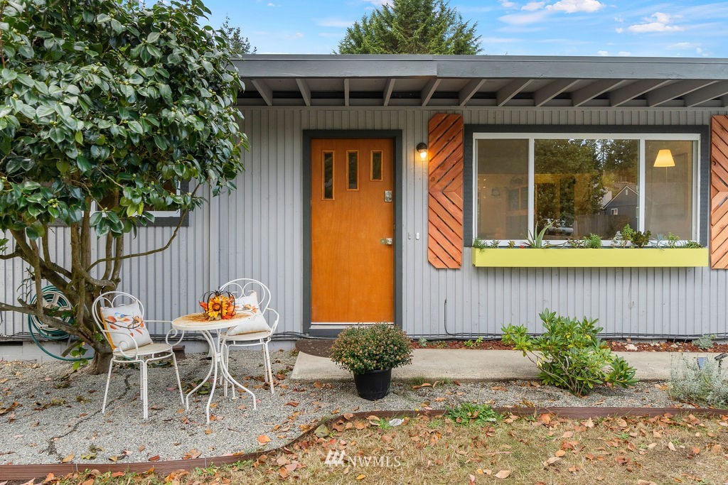 506 Roe Street Steilacoom, WA 98388 - Photo 2 of 27