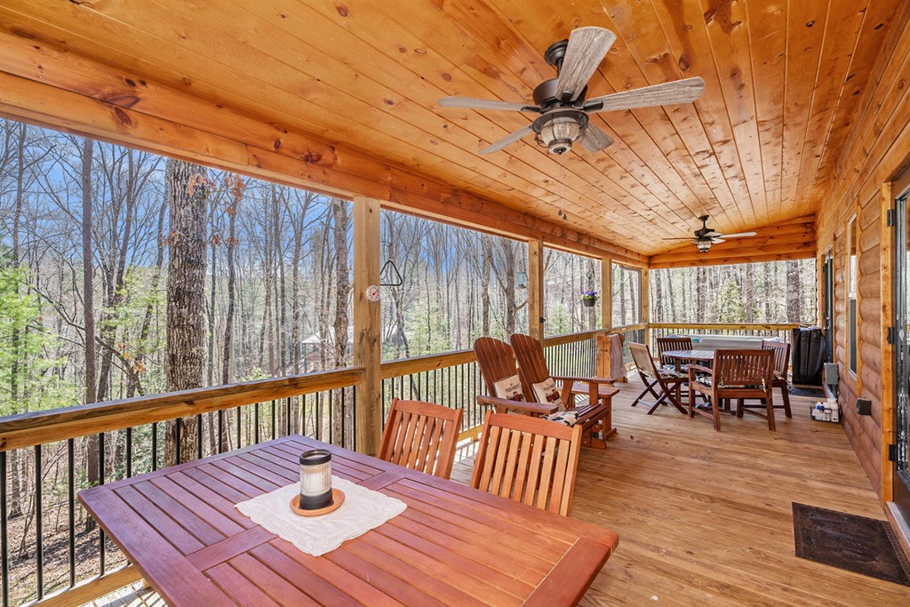 Covered porch with Hot tub