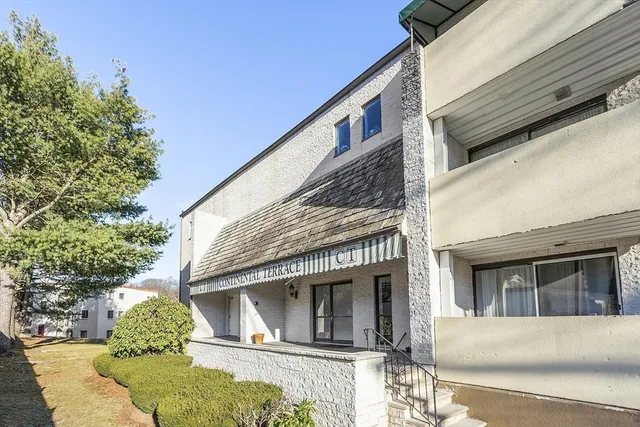 a view of a room with an empty space