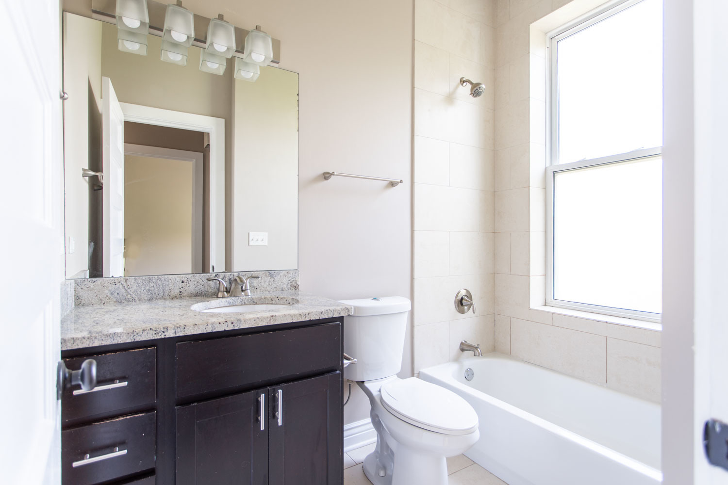 1525 West Addison Street, Unit 3 Chicago, IL 60613 - Photo 2 of 32