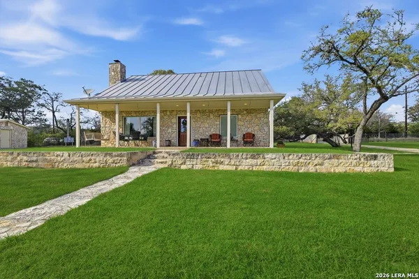 $1,900,000 | 125 West Mauk Road, Ingram, TX 78025