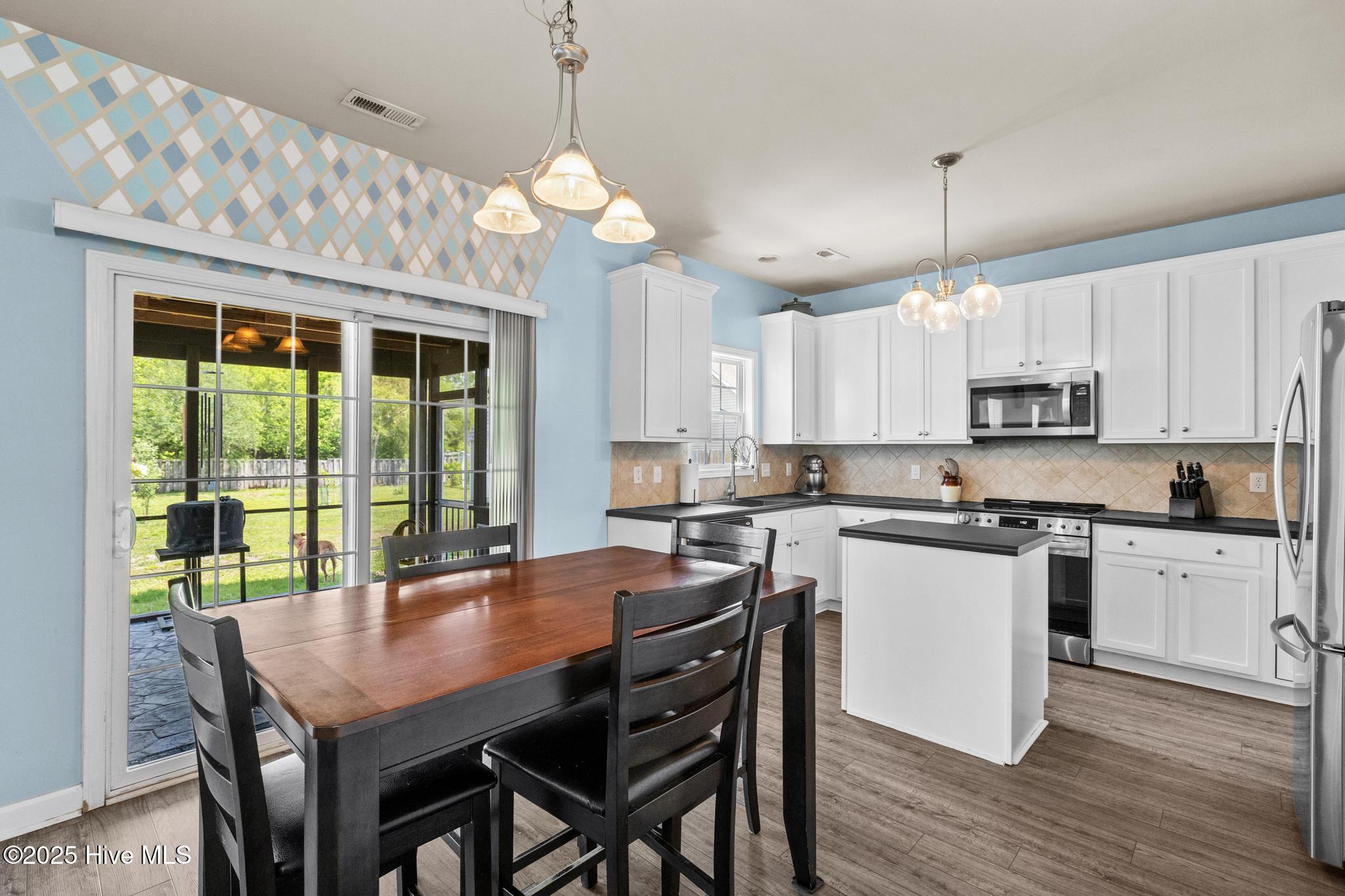 134 Inverness Drive Hubert, NC 28539 - Photo 10 of 43 Dining:Kitchen (b)- 1st floor