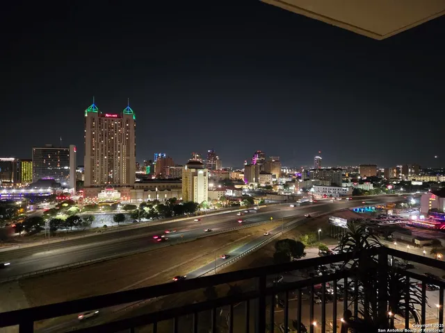 $475,000 | 215 Center Street, Unit 1307, San Antonio, TX 78202