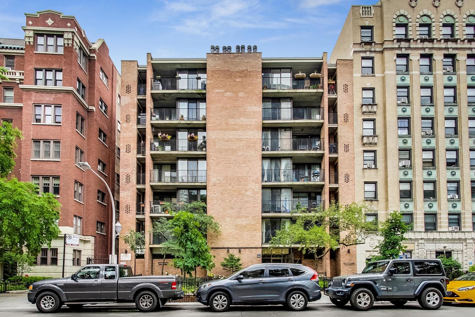 651 West Sheridan Road, Unit 7C Chicago, IL 60613 - Photo 1 of 27 a building view