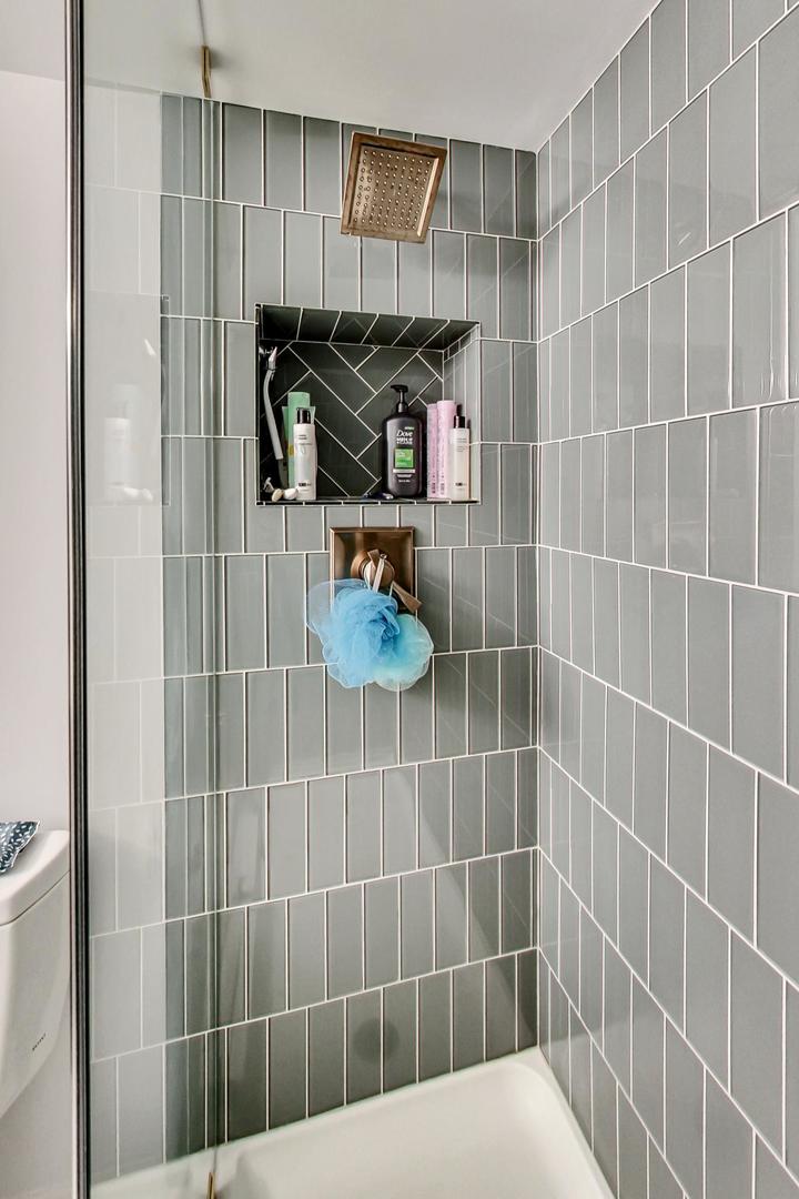 651 West Sheridan Road, Unit 7C Chicago, IL 60613 - Photo 18 of 27 a bathroom with a shower