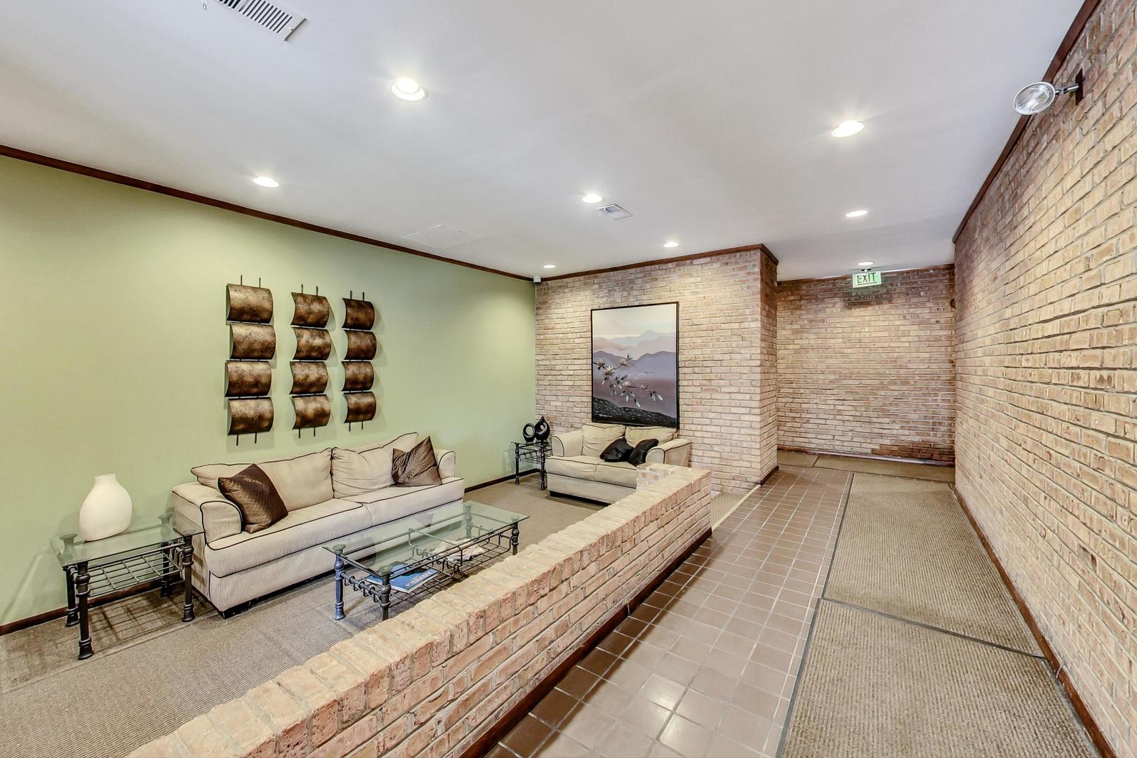 651 West Sheridan Road, Unit 7C Chicago, IL 60613 - Photo 2 of 27 a living room with furniture