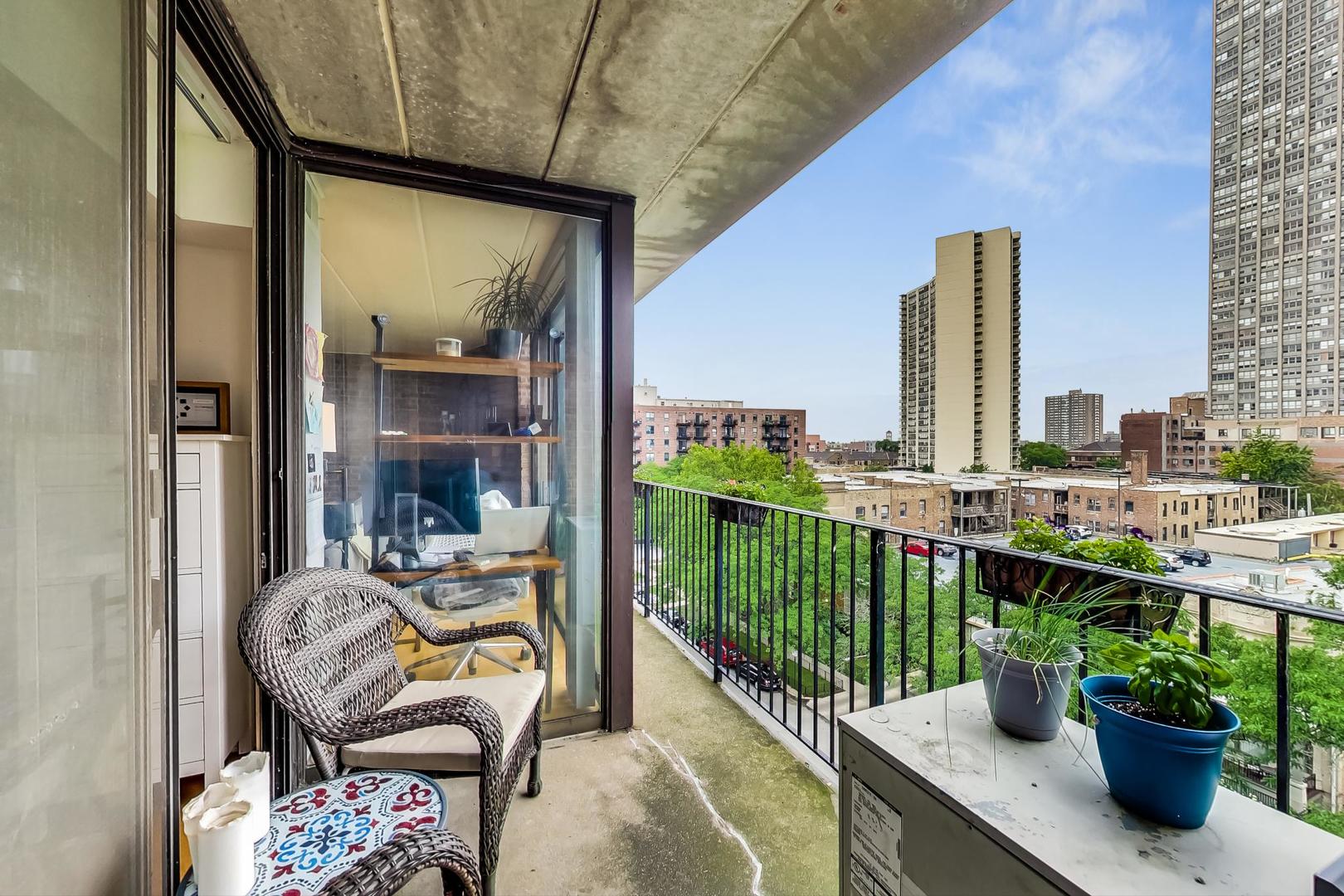 651 West Sheridan Road, Unit 7C Chicago, IL 60613 - Photo 23 of 27 a view of balcony with furniture
