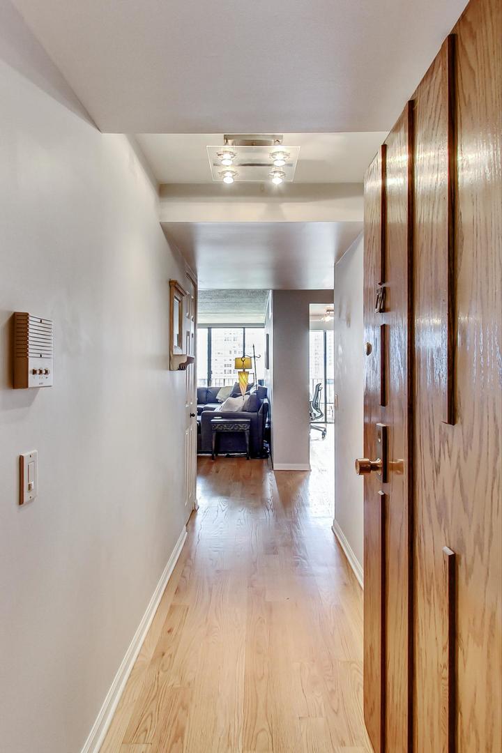 651 West Sheridan Road, Unit 7C Chicago, IL 60613 - Photo 3 of 27 a view of a livingroom kitchen and dining room