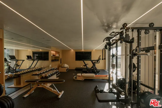 a view of entryway with a bathroom