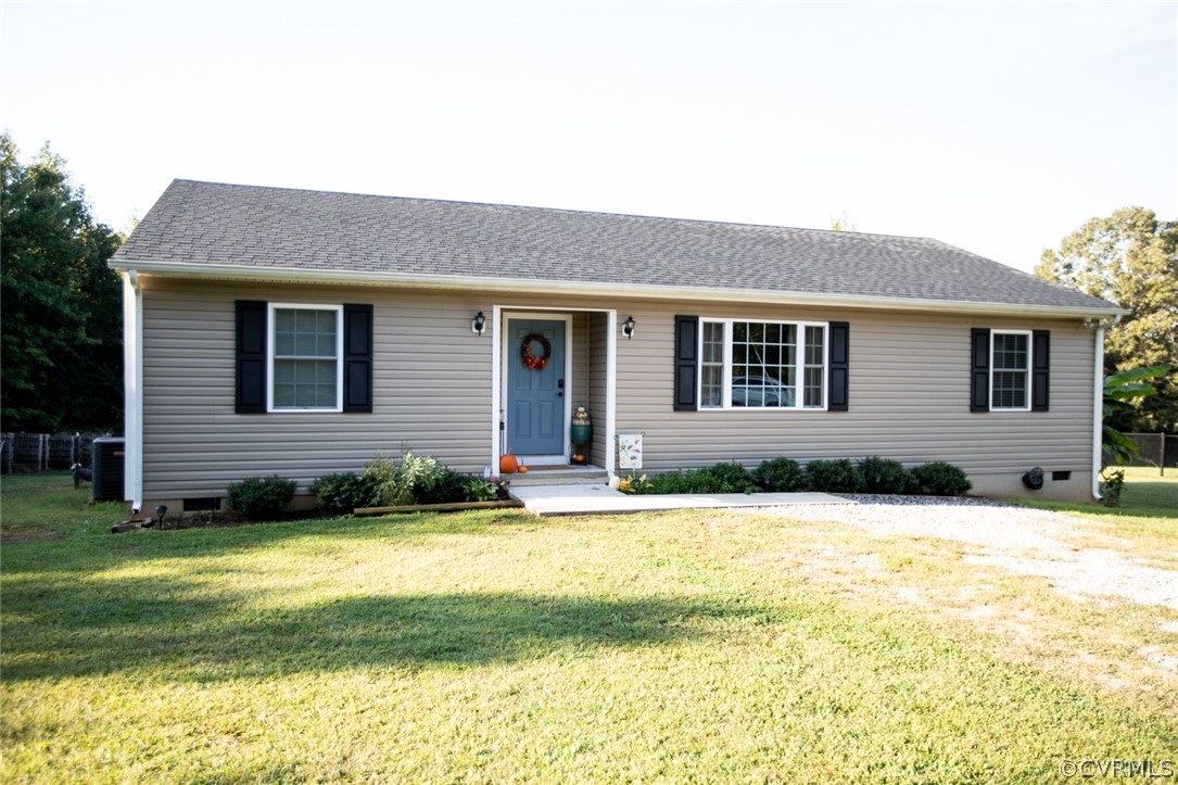 135 Mil-Scott Road Farmville, VA 23901 - Photo 1 of 46 a house that has a swimming pool in front of it