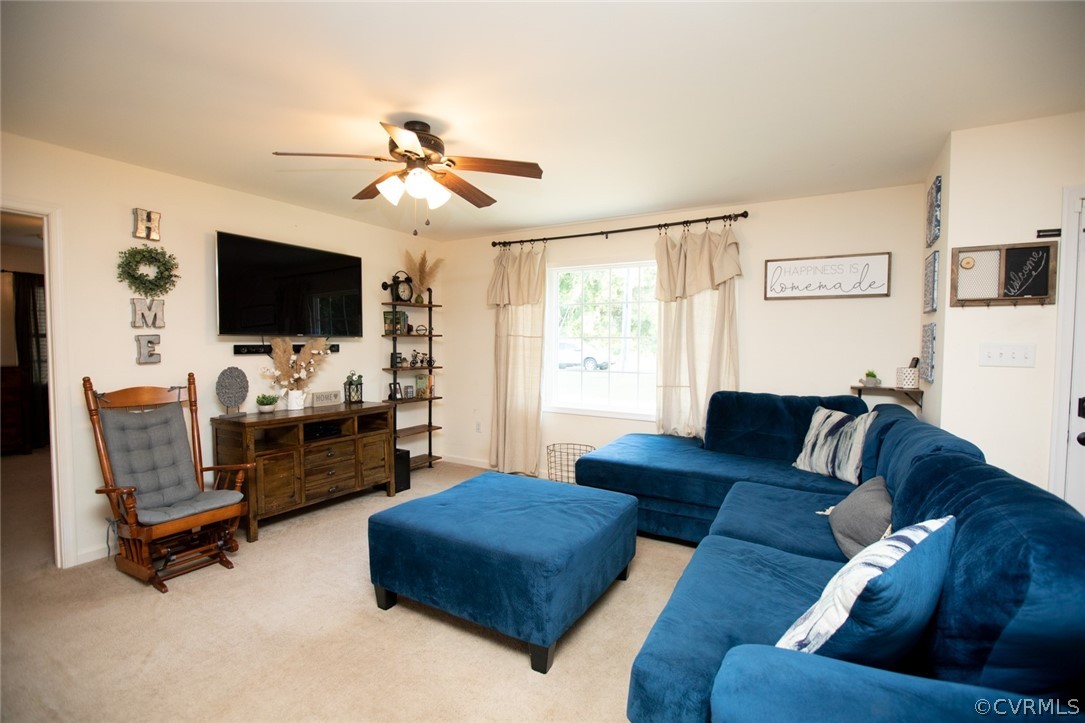 135 Mil-Scott Road Farmville, VA 23901 - Photo 4 of 46 a living room with furniture and a flat screen tv