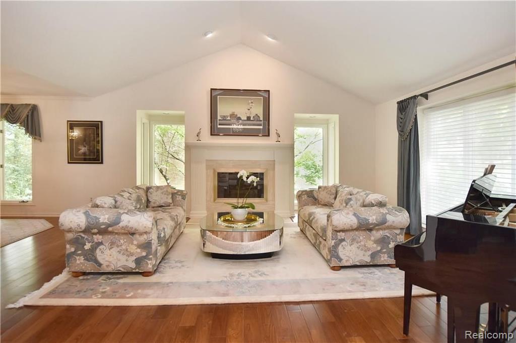 42 Vaughan-Ridge Road Bloomfield Hills, MI 48304 - Photo 3 of 22