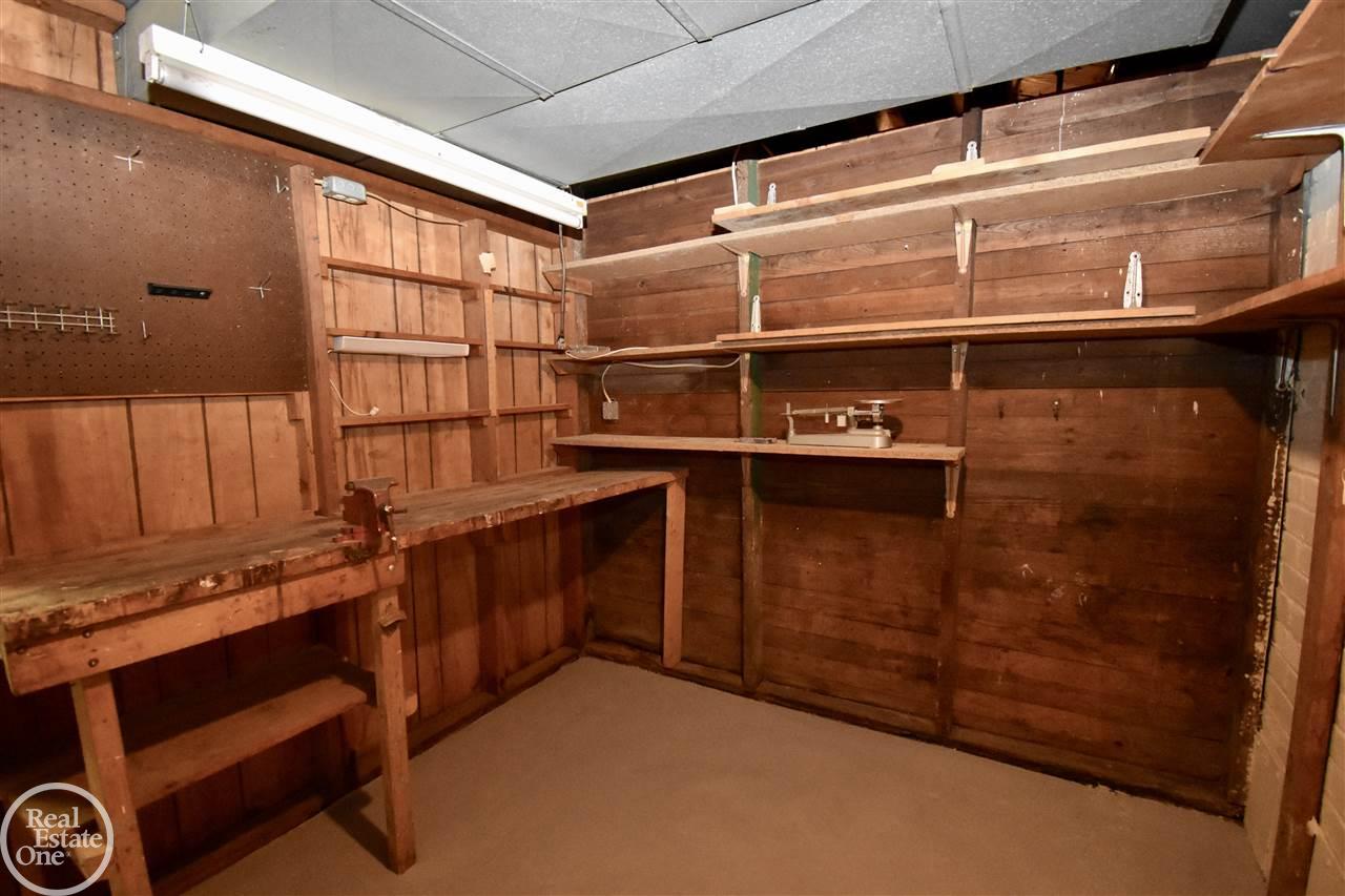 49 Hawthorne Road Grosse Pointe, MI 48236 - Photo 27 of 30 31388913-26.JPG
