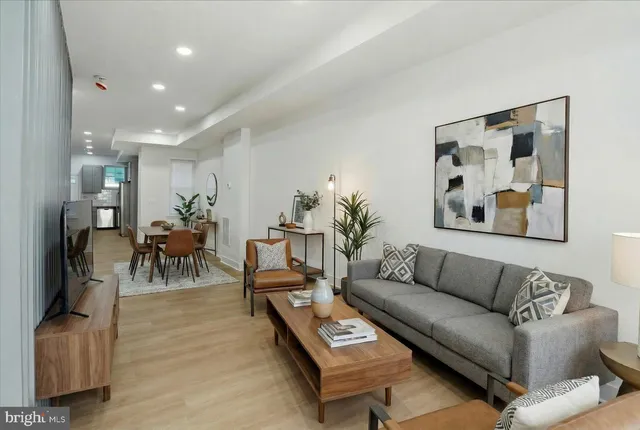 $2,500 | 2323 Guilford Avenue, Baltimore, MD 21218