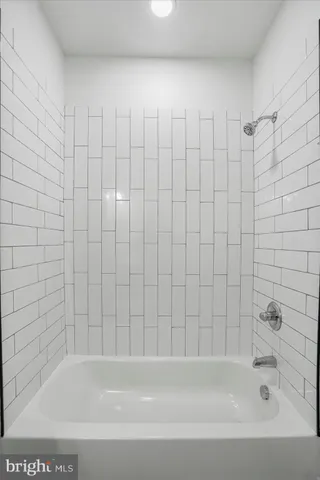 $2,500 | 2323 Guilford Avenue, Baltimore, MD 21218