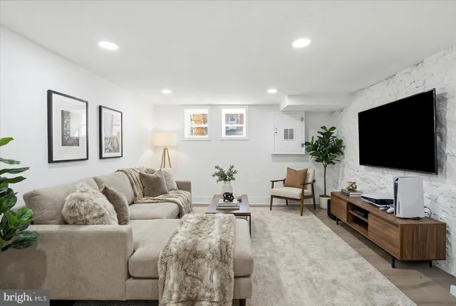 $2,500 | 2323 Guilford Avenue, Baltimore, MD 21218