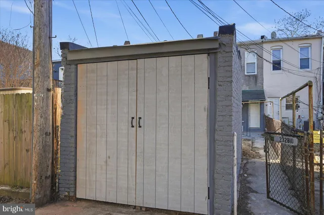 $2,500 | 2323 Guilford Avenue, Baltimore, MD 21218