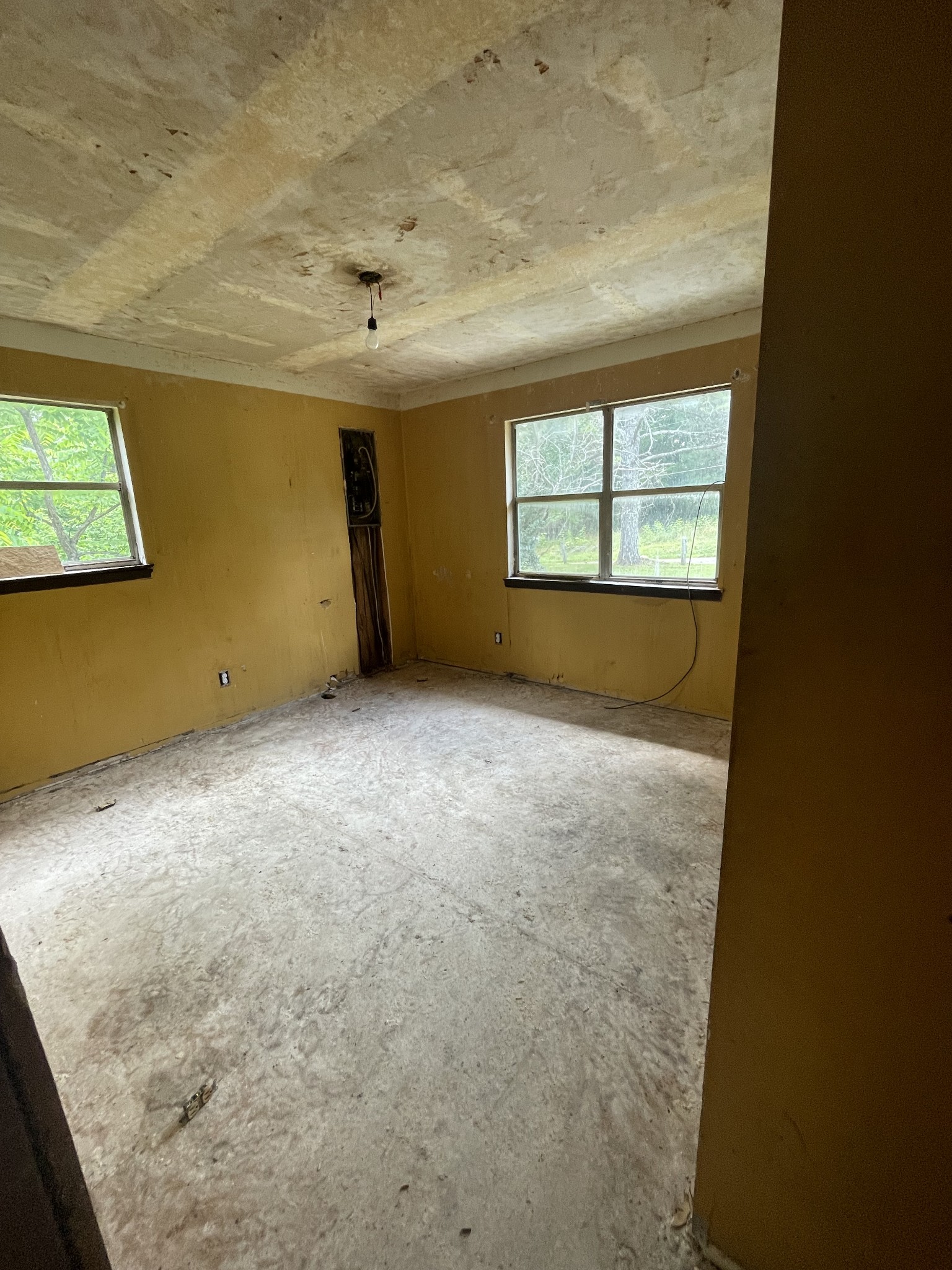 130 Water Tower Road Westpoint, TN 38486 - Photo 4 of 6 a view of empty room with windows