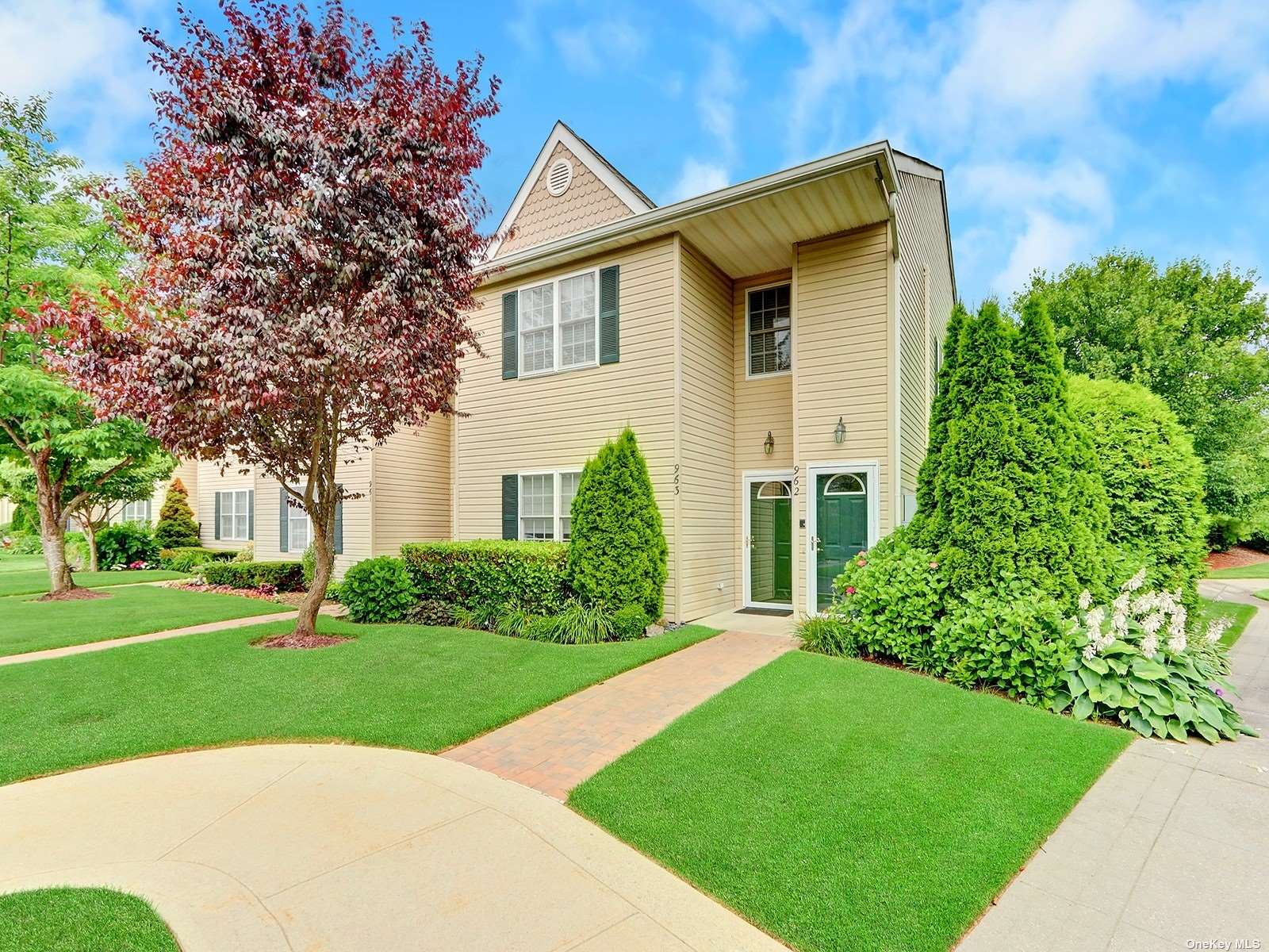 963 Madeira Boulevard, Unit 963, Melville, NY 11747 Compass