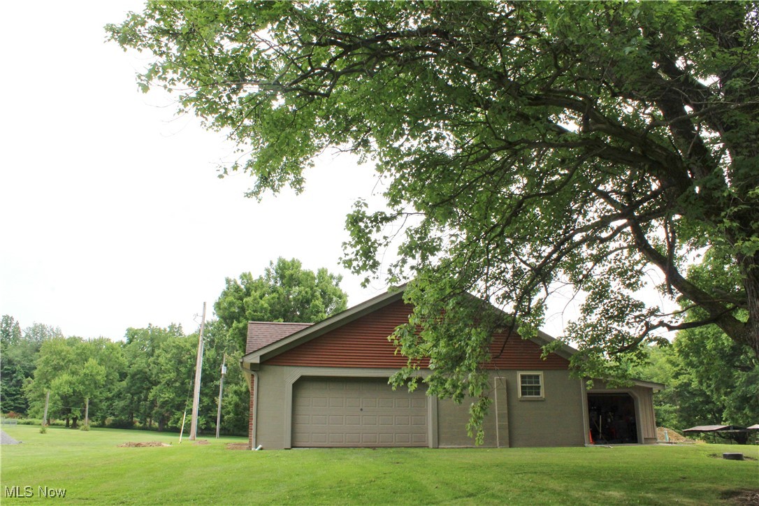 4901 New Castle Road Lowellville, OH 44436 - Photo 40 of 50 Side View of Outbuilding
