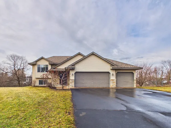 $375,000 | 7587 Wellington Circle, North Branch, MN 55056